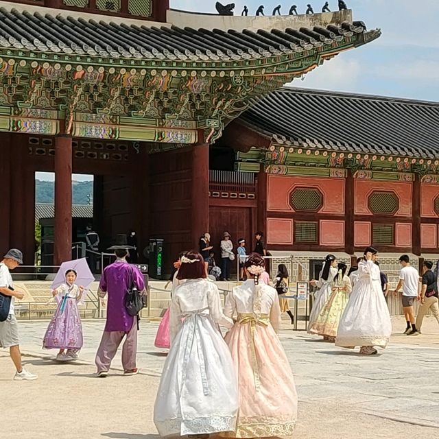 首爾景福宮，穿著韓服去拍照