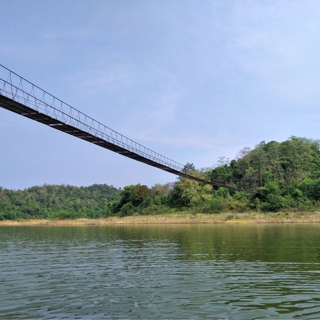 ภารกิจ ล่องเรือ ให้อาหารลิงที่ แก่งกระจาน