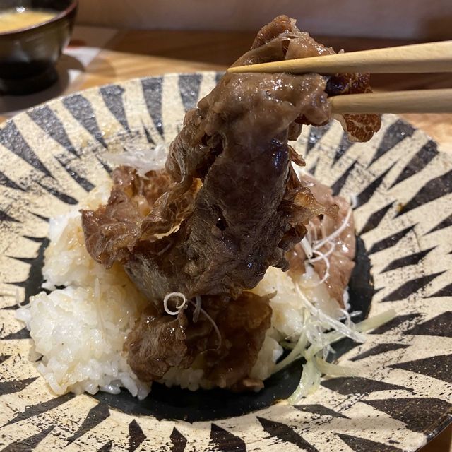 神戸牛が食べたくて見つけた三宮の割烹ランチ！すき焼き風神戸牛の牛丼2100円⭐︎神戸・三宮・元町観光におすすめ
