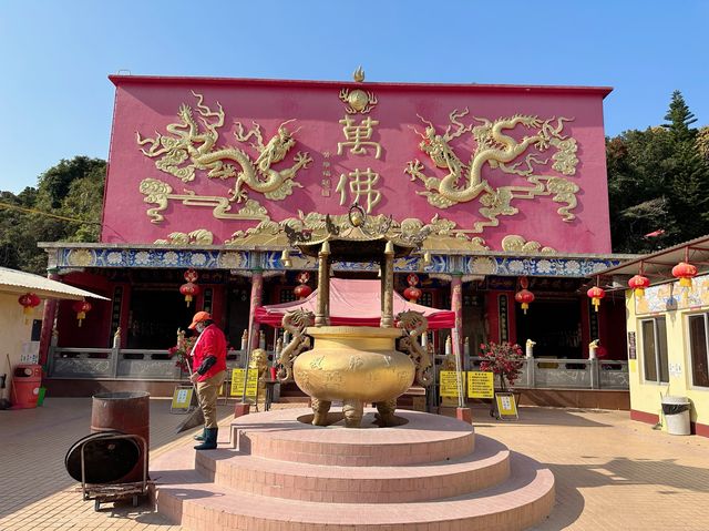 วัดหมื่นพุทธ - Ten Thousand Buddhas Monastery