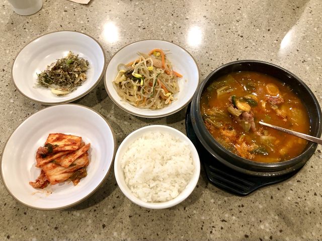 담백한 맛이 끝내주는 ‘한우국밥’ 순우블랙 🌟