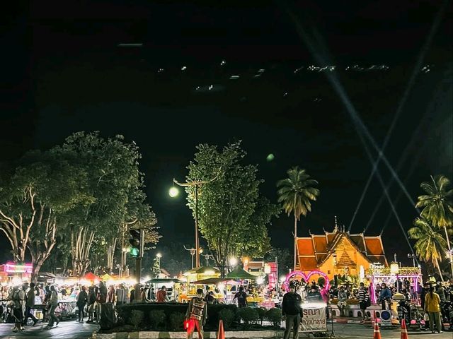 Walking street จ.น่าน หน้าวัด ภูมินทร์