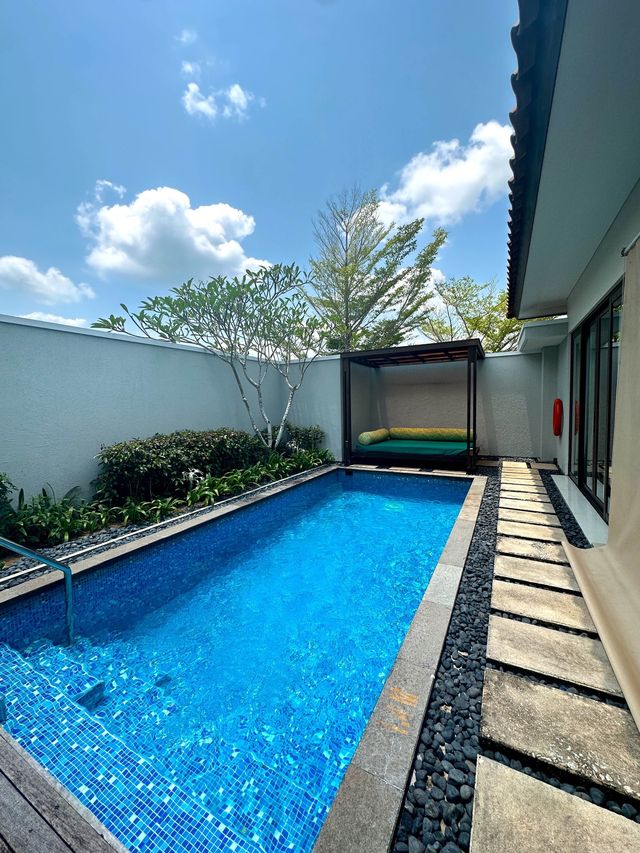 Our Bintan villa comes with a private pool 😍
