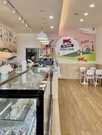 นมชมพูเย็น หวานอร่อยที่ Milk Land 