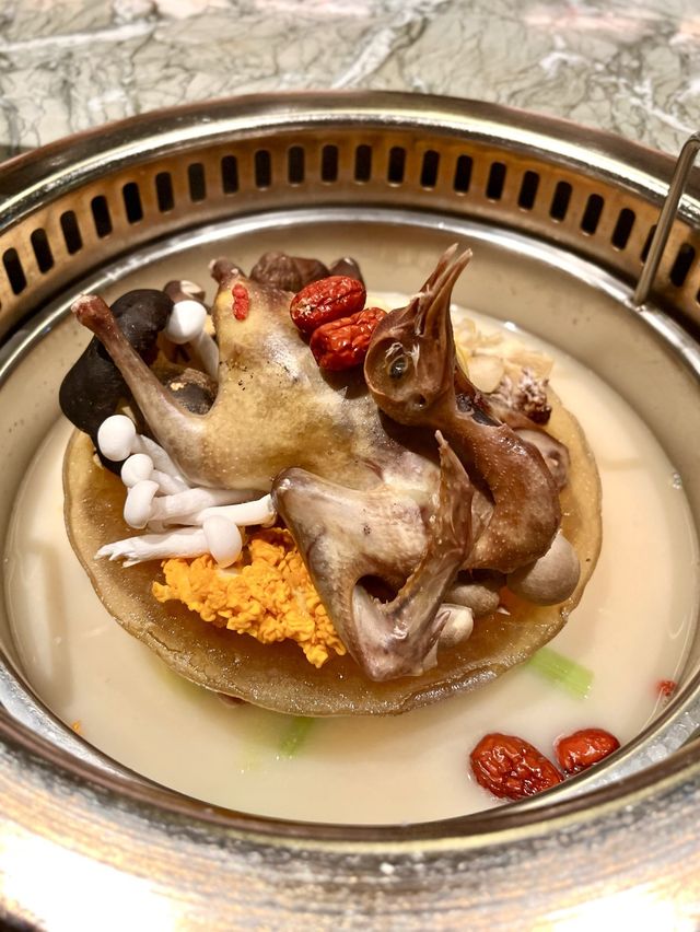 夢幻華麗！人氣打卡火鍋店🌹🩷