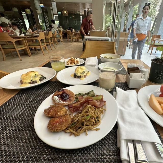🏖️🌊🌴 藍天白雲下的極致享受～普吉邁考海灘萬豪酒店🌅🍳🌟