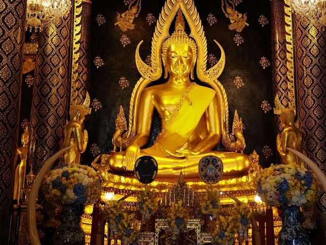 สักการะพระพุทธชินราช พิษณุโลก