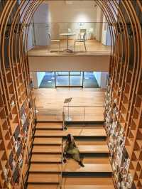 【東京】トンネルをイメージしたアートな図書館