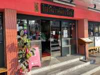 「曼谷紅大哥水門雞飯店，海南雞飯價格實惠」