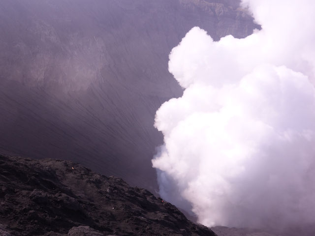브로모 화산....활화산으로의 여행...