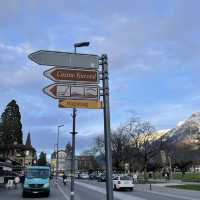 置身童話世界櫻花之旅-瑞士最美小鎮因特拉肯