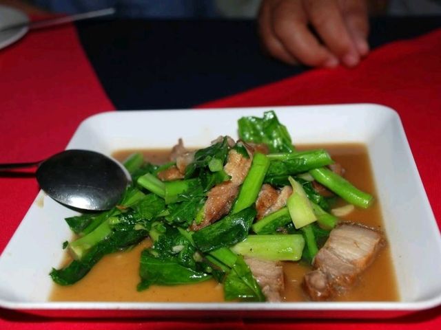ร้านอาหารริมแม่น้ำกก บรรยากาศชิลล์ๆ