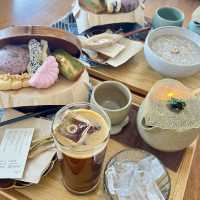 Busan cafe ชมวิวหลักล้านกับรถไฟปู๊นๆๆ 🚃 🤍