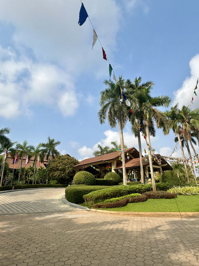 Angkor Palace Resort and Spa 🏠🌳🌴🍽️