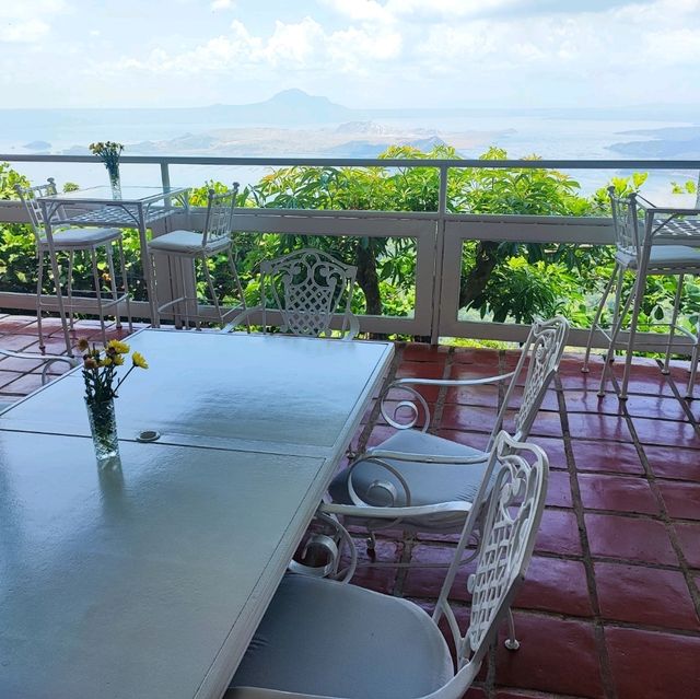 Taal volcano island 
