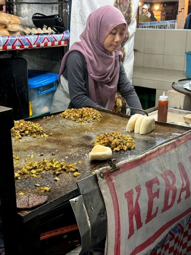 Very lively night market