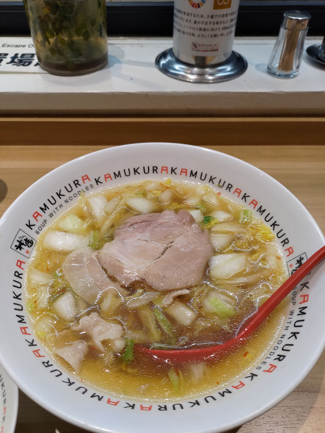 大阪美食｜關西第一醬油白菜雞骨拉麵—神座拉麵 難波店