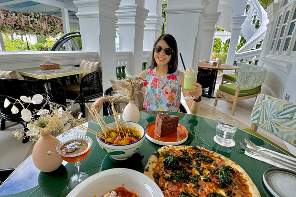 Sentosa Cafe Hidden Pet-Friendly Floral Bungalow Café in Sentosa ‼️🌸🐾🍳🍰 | Trip.com ...