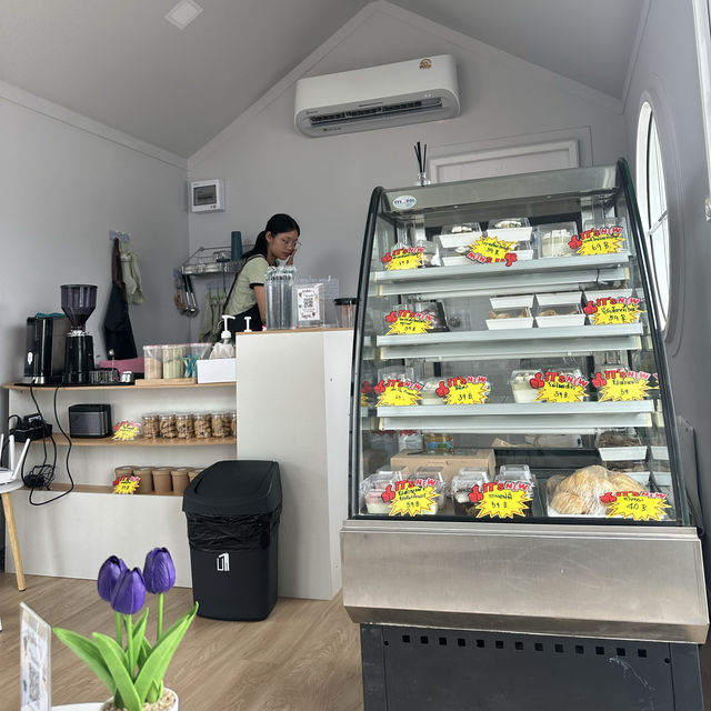 ร้านคาเฟ่ มินิมอล บ่อวิน ”𝓣𝓱𝓮 𝓐𝓷𝓼𝔀𝓮𝓻 “