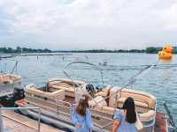 ล่องเรือ ริมทะเลสาบ เมืองทอง 🚤 