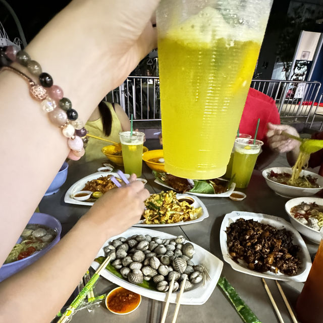 Singapore Famous Hawker Local Food at 85 Bedok. 