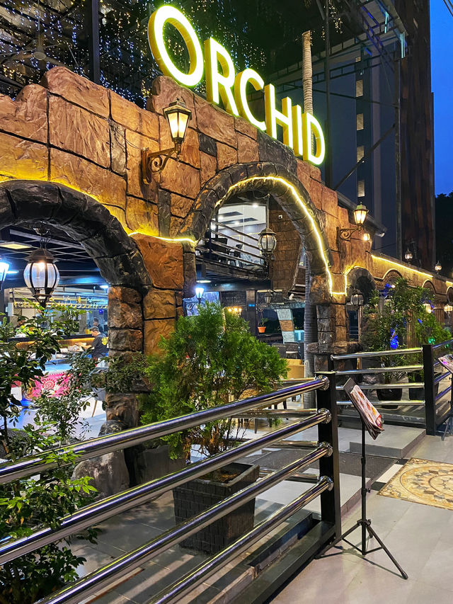 Habibi restaurant in the town🤵🏻🤵🏽‍♂️