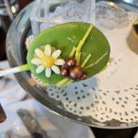 「香港迪士尼酒店下午茶：美味茶點，獨特體驗」