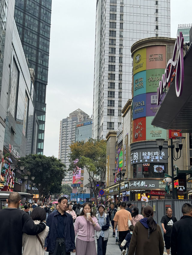 เที่ยวฉงชิ่ง Jiefangbei Square 