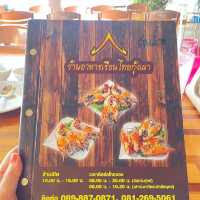 ร้านกุ้งเผา ริมแม่น้ำอยุธยา  