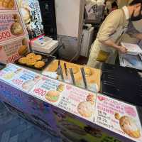Melon Bread ร้านขนมปังเมล่อนโดทงโบริ