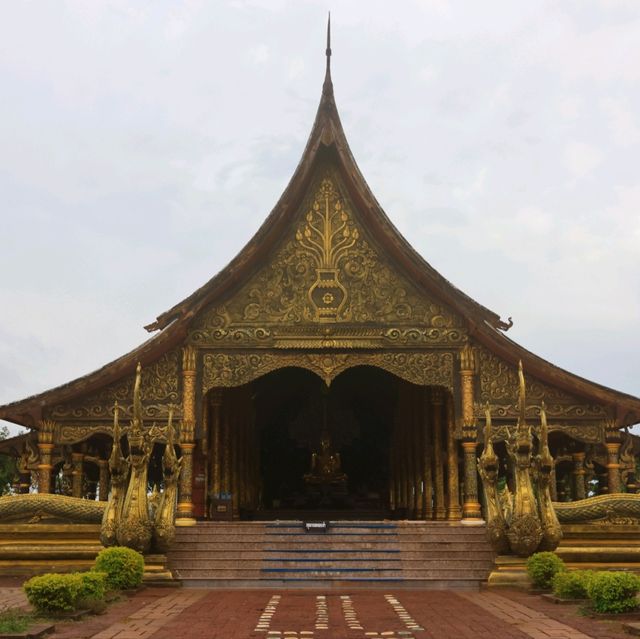 วัดสิรินธรวรารามภูพร้าว วัดสวยอุบลราชธานี