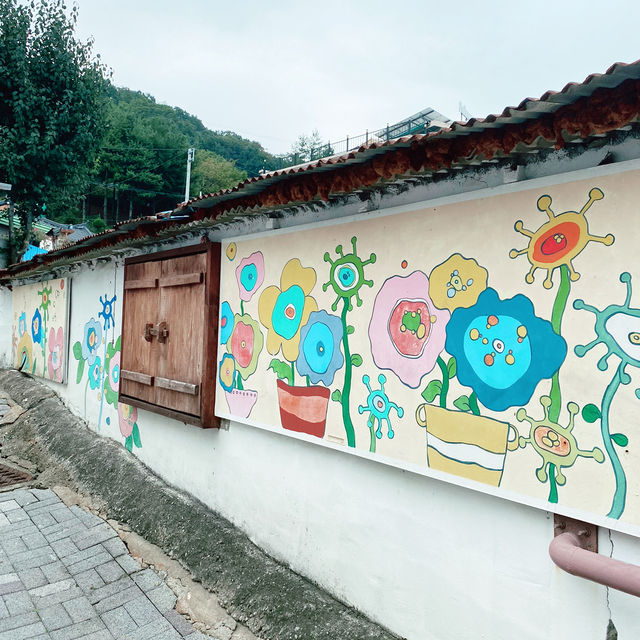 路上的人呢？清州壽岩谷壁畫村