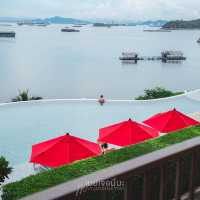 สระว่ายน้ำสวย วิวปัง ที่ Novotel ศรีราชา