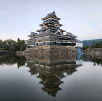 Matsumoto-jō Castle สำหรับสายเน้นถ่ายรูป