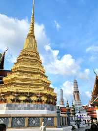 กราบพระแก้วมรกตที่วัดพระแก้ว