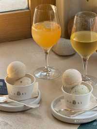 東京観光でご褒美スイーツ🍨 変わり種アイスをペアリングワインと共に…🍷