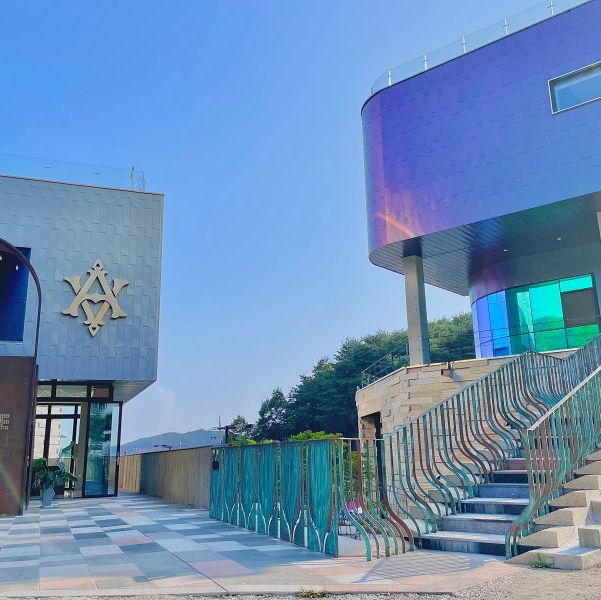 100년 된 LP판이 있는 여기는⁉️