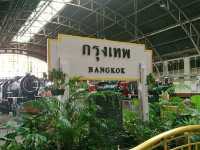 ขึ้นรถไฟฟ้าmrt..ไปชมหัวรถจักร