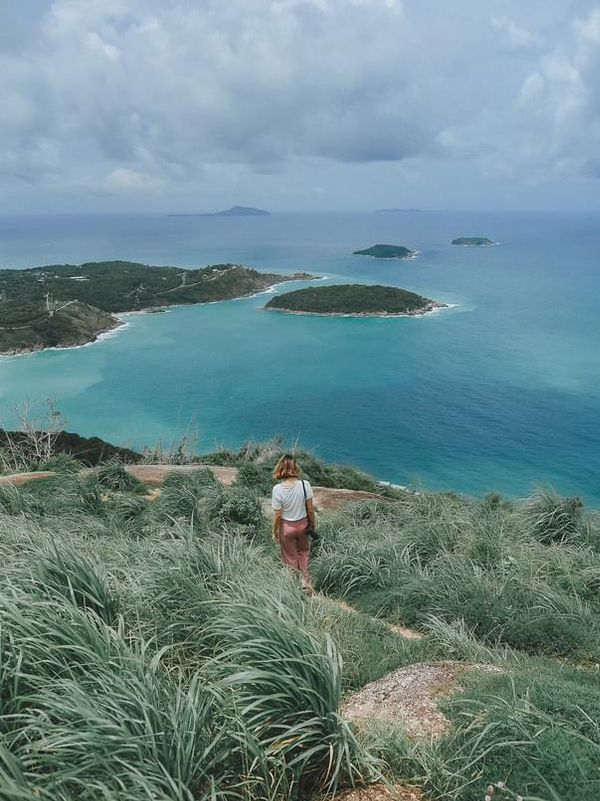 ผาหินดำ ภูเก็ต Black Rock Viewpoint
