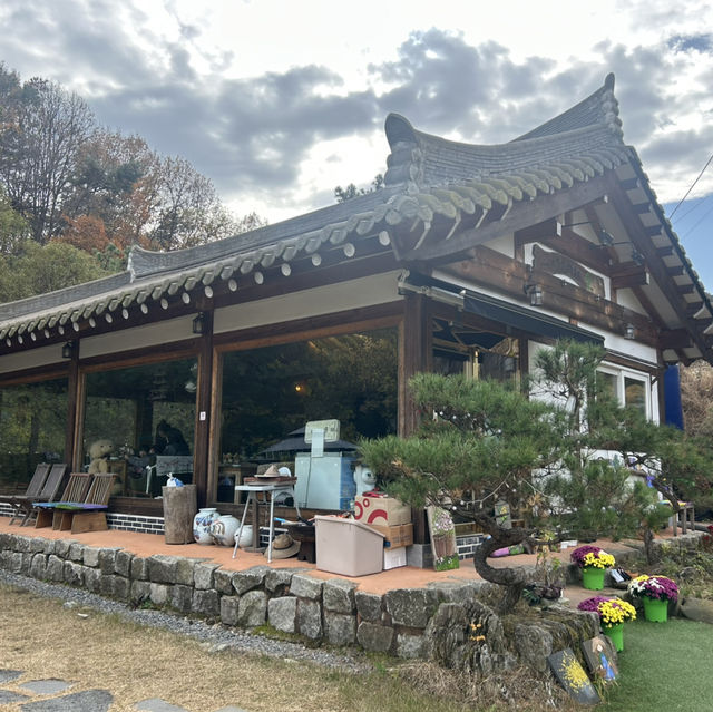 고즈넉한 멋이 있는 충북 괴산 산막이 한옥정원숲 🇰🇷