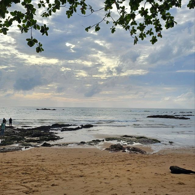 หาดสวย  เขาหลัก