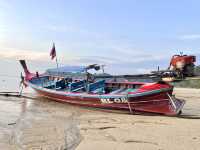 “หาดราไวย์”หาดท่าเรือประมงอันเงียบสงบ จ.ภูเก็ต