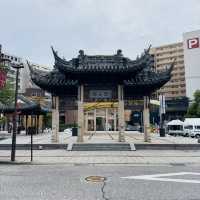 Crimson Vibes: Immersing in the Red-Hued Culture of Nagasaki’s Chinatown!