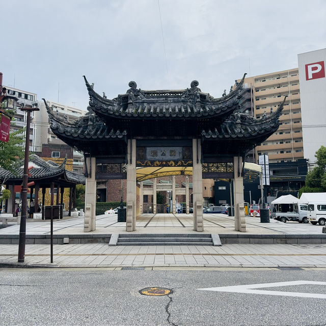 Crimson Vibes: Immersing in the Red-Hued Culture of Nagasaki’s Chinatown!