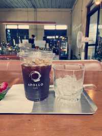 คาเฟ่ดึกเก่า :Apollo Cafe