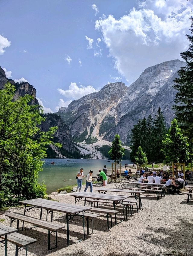 阿爾卑斯山的珍珠，東多洛米蒂的絕美景點：布萊埃斯湖 Lago di Braies