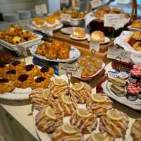 A CAFÉ WITH DELICIOUS CAKES.