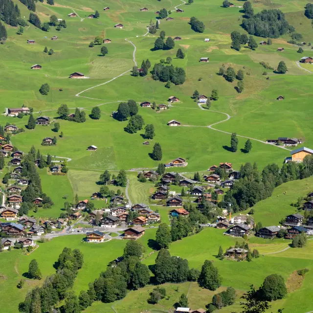 【スイス】グリンデルワルト🇨🇭山々に囲まれた街⛰️