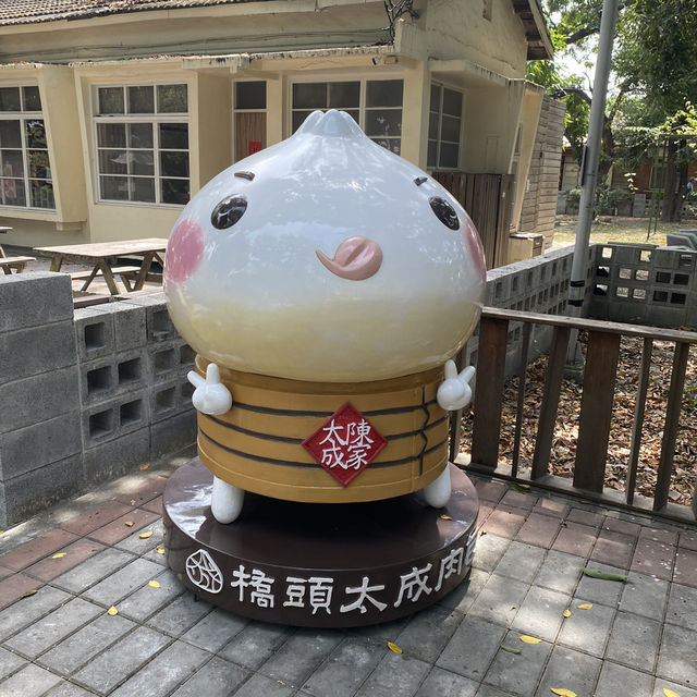 橋頭糖廠：甜蜜的歷史記憶 🏭  