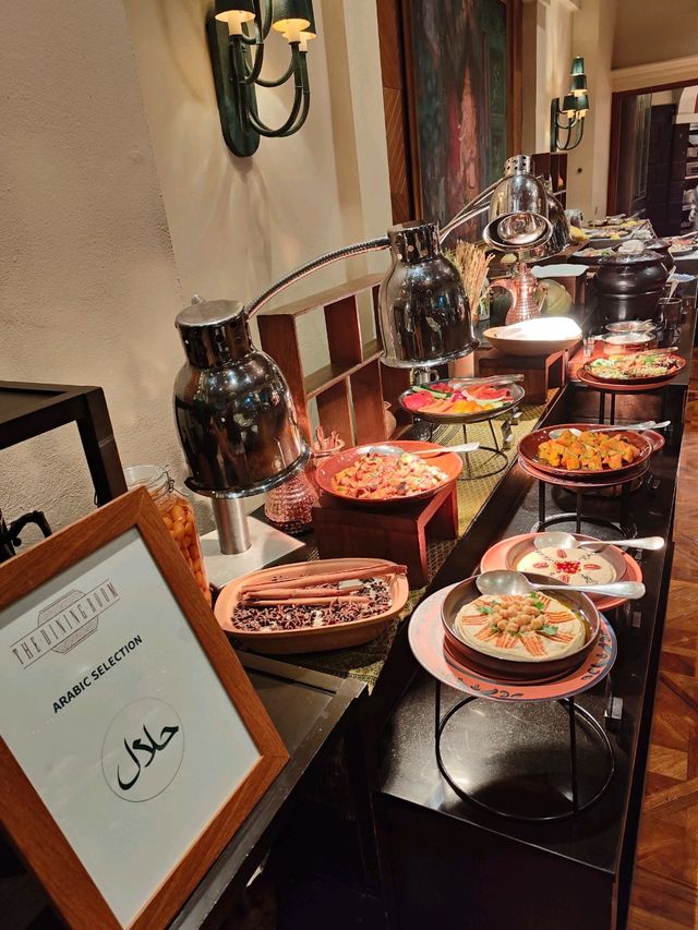 นบุฟเฟ่มื้อค่ำที่ห้องอาหาร The Dining Room